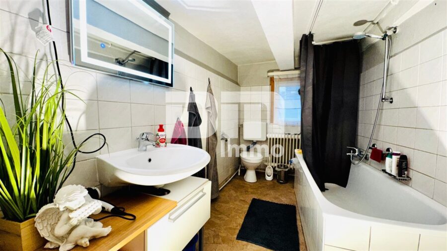 Modernisiertes Fachwerkhaus BJ ca. 1900 mit Dachstudio in ruhiger zentraler Wohnlage - EG Badezimmer